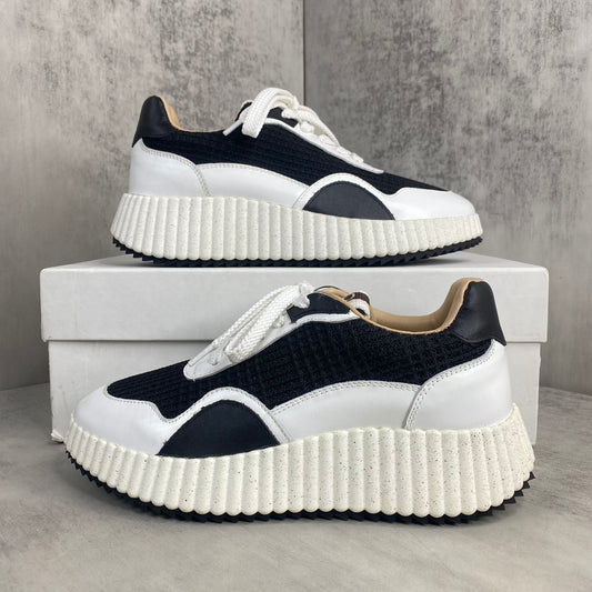 2026 VIRAL BLACK/WHITE SNEAKERS