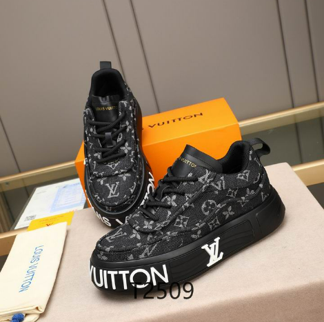 BLACK CHUNKY SNEAKERS