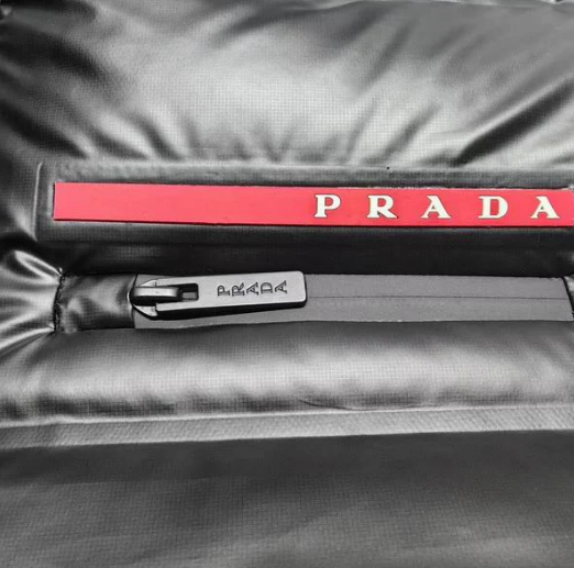 GLOSSY HOODED DOWN PUFFER