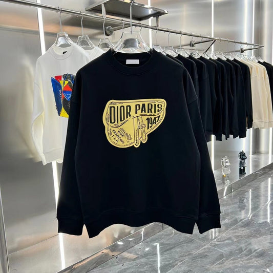 CLASSIC CREWNECK SWEATSHIRT